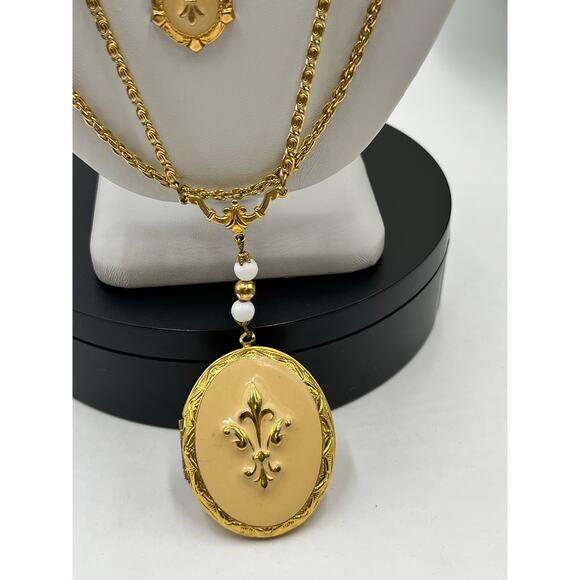 ART Arthur Pepper Vintage Signed Triple Strand Gold Tone Locket Necklace - Picture 3 of 15